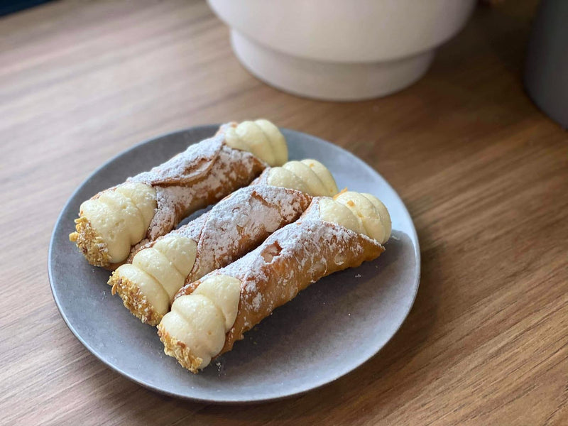 Limoncello Cannoli